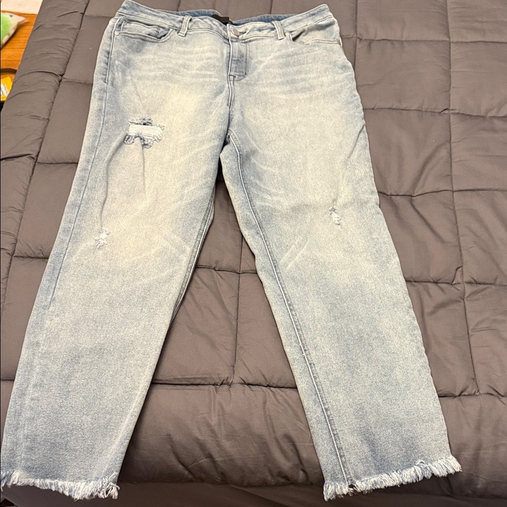 Stylish Light Blue Distressed Women Jeans